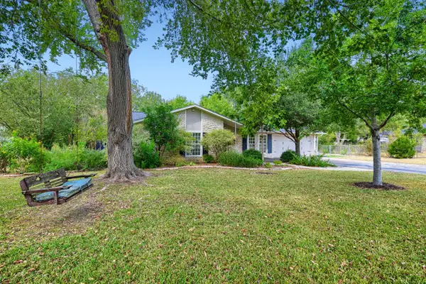13100 Running Deer Trl, Manchaca, TX 78652