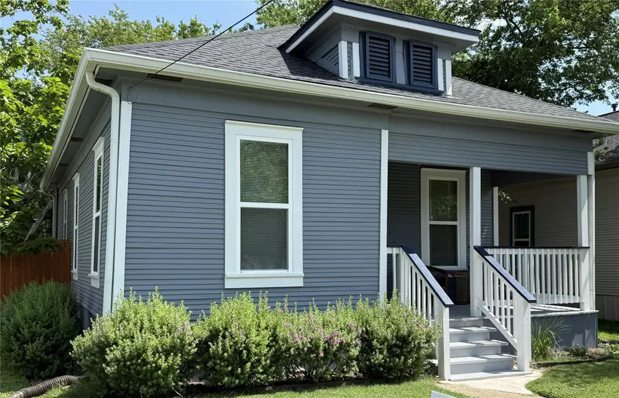 314 W Third St, Taylor, TX 76574 - #3
