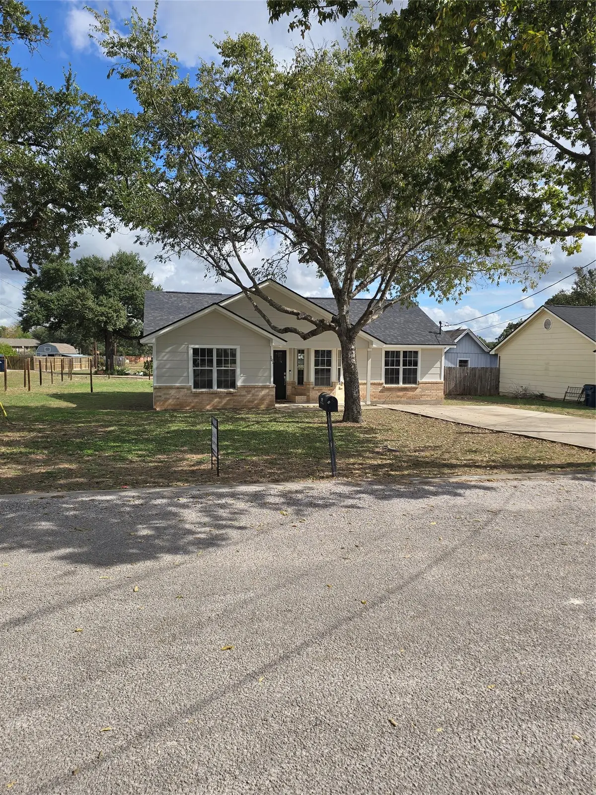 101 Live Oak Cir, Bertram, TX 78605 - #1