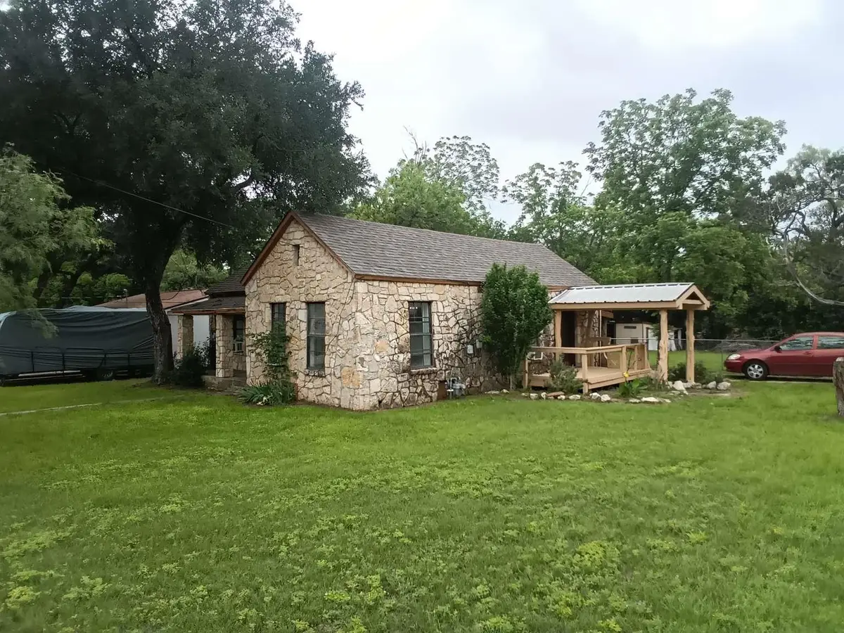 308 N Ridge St, Lampasas, TX 76550 - #1