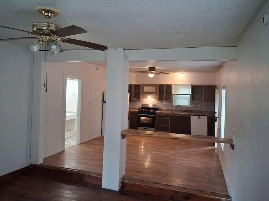 308 N Ridge St, Lampasas, TX 76550 - #2