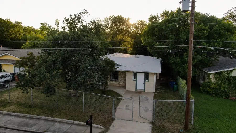1060 Gardner, Austin, TX 78721 - #2