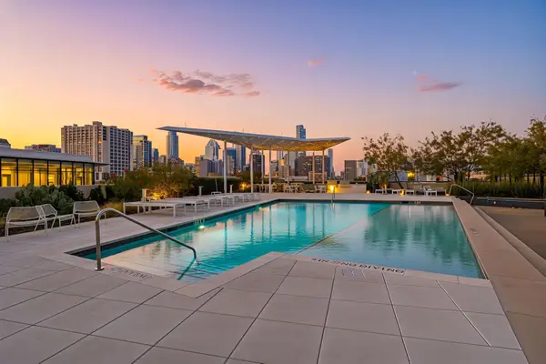 800 Embassy Dr #302, Austin, TX 78702