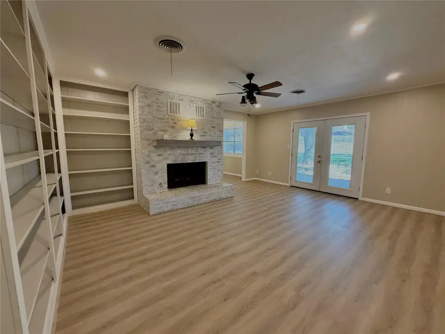 1203 Hollis Dr, Brenham, TX 77833 - #3