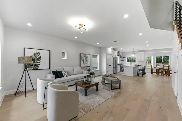 13 Autumn Oaks Dr, Lakeway, TX 78738