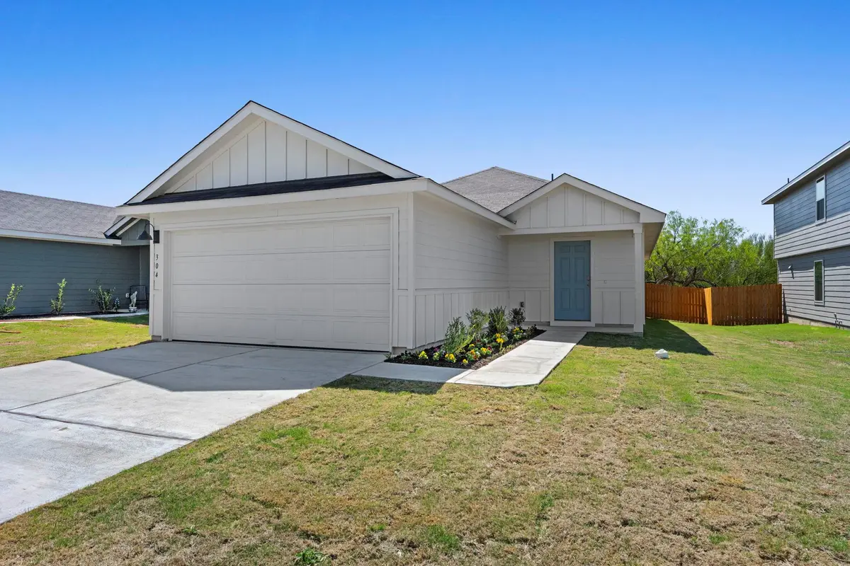 304 Wild Goose Dr, Luling, TX 78648 - #1