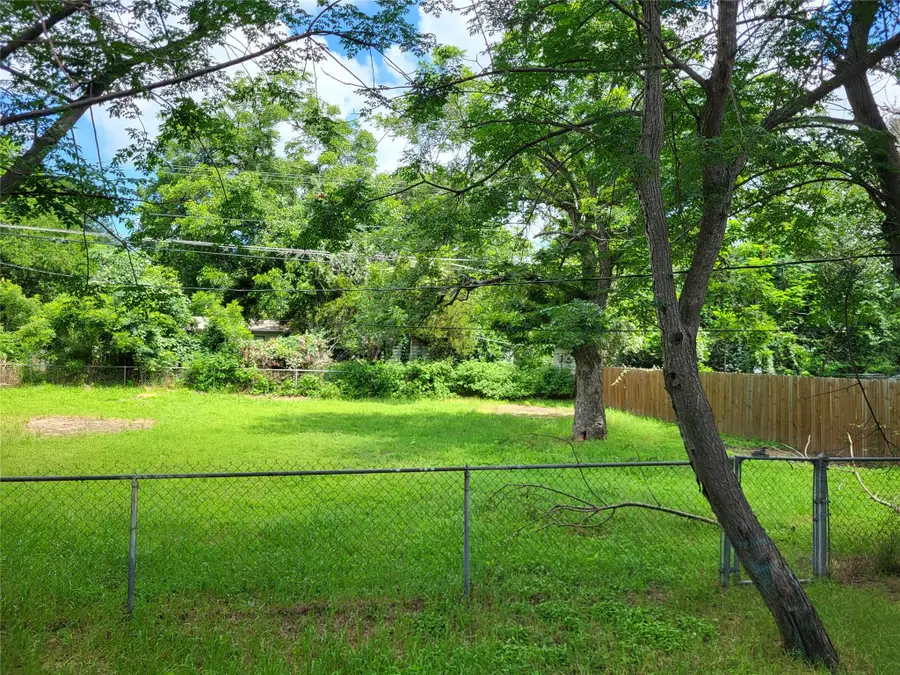 1308 Murray Ave, Rockdale, TX 76567 - #2