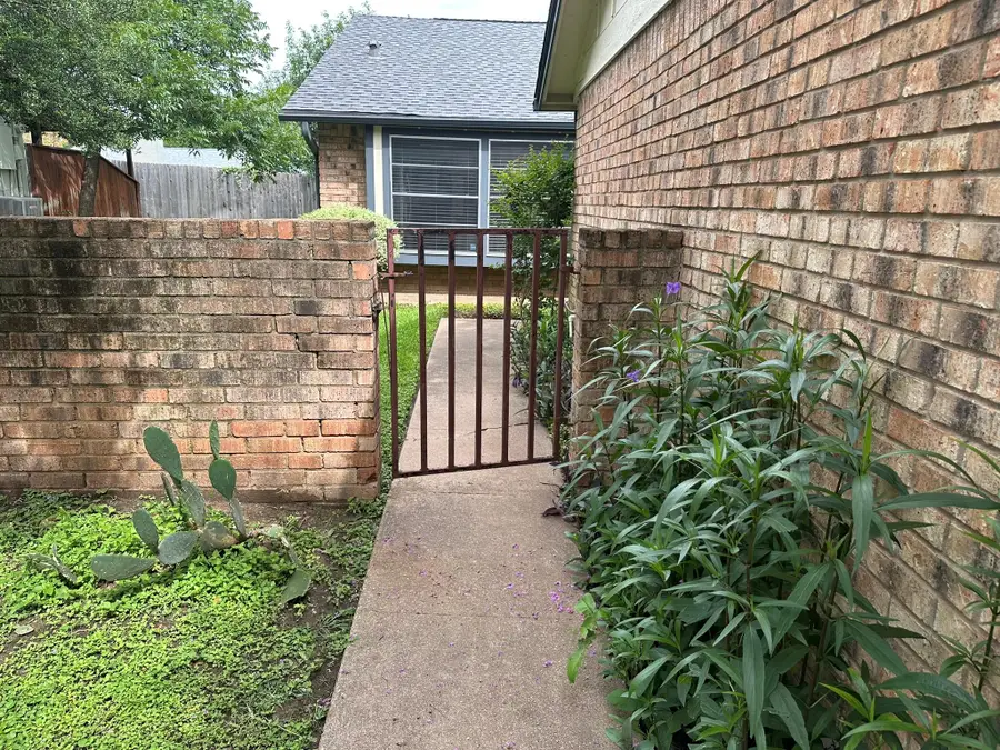 9217 Singing Quail Dr #8E, Austin, TX 78758 - #2