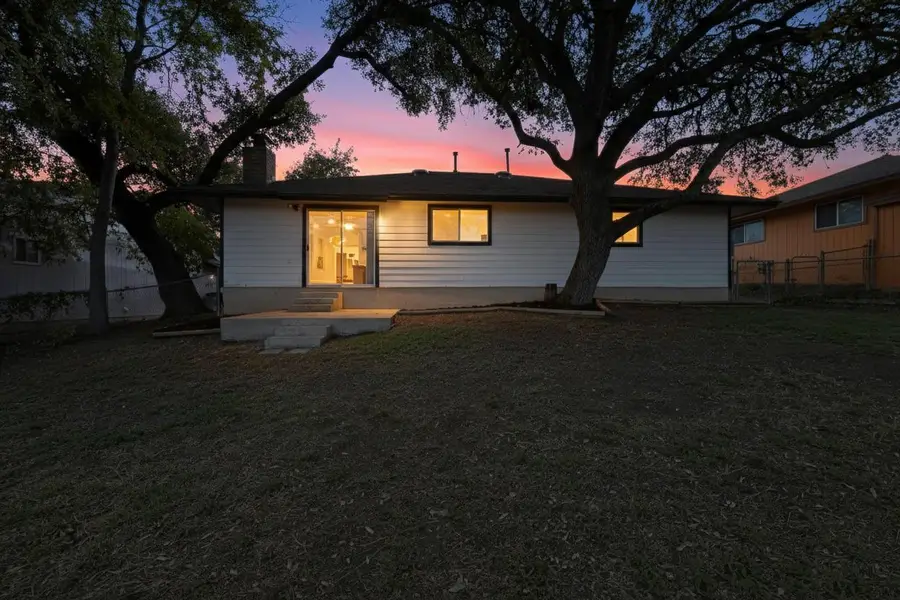 912 Speer Ln, Austin, TX 78745 - Image #2