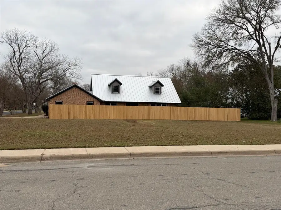 501 Elm St, Bastrop, TX 78602 - #2