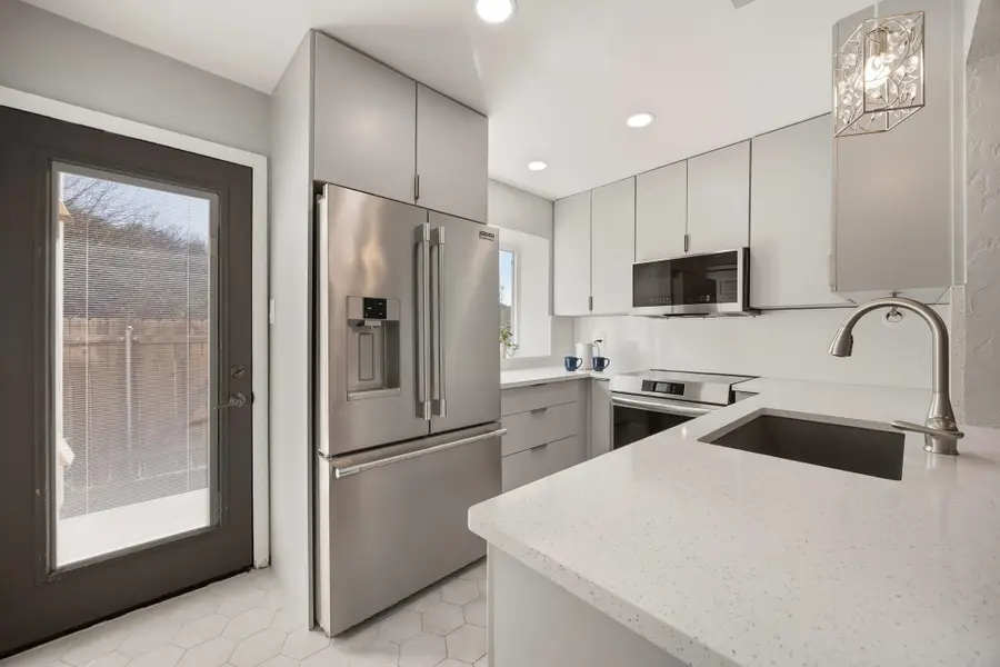 11901 E Swearingen Dr #27, Austin, TX 78758 - Image #2