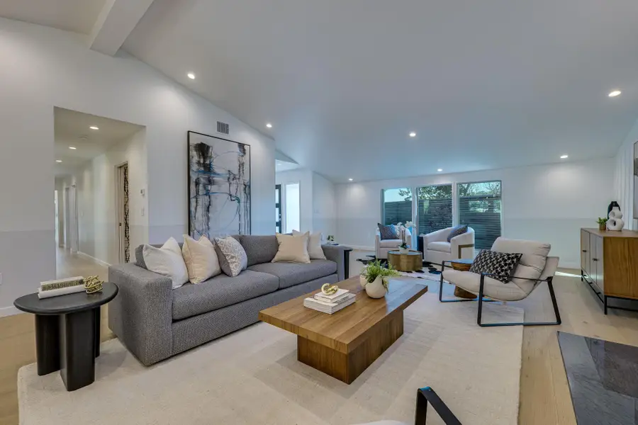 5706 Highland Hills Cir, Austin, TX 78731 - Image #3