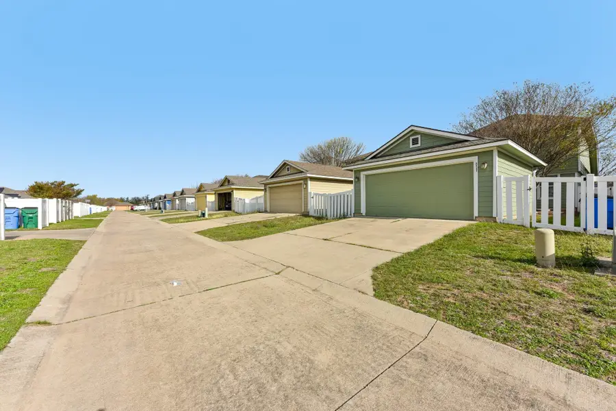 811 Craters Of The Moon Blvd, Pflugerville, TX 78660 - #2
