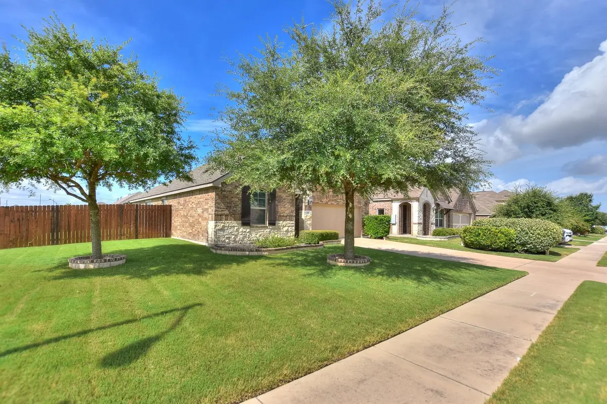 400 Farm Creek Dr, Hutto, TX 78634 - #1