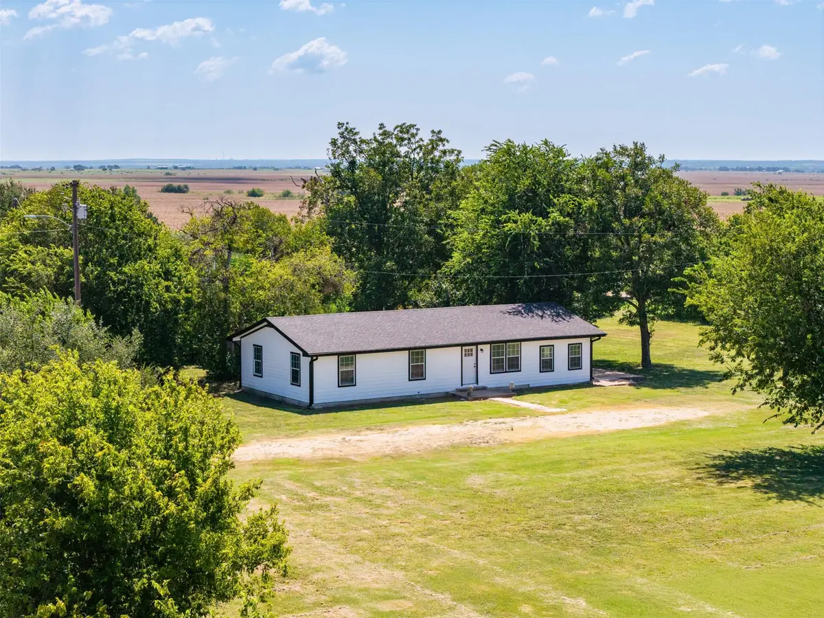 212 E Taylor St, Thrall, TX 76578 - #1