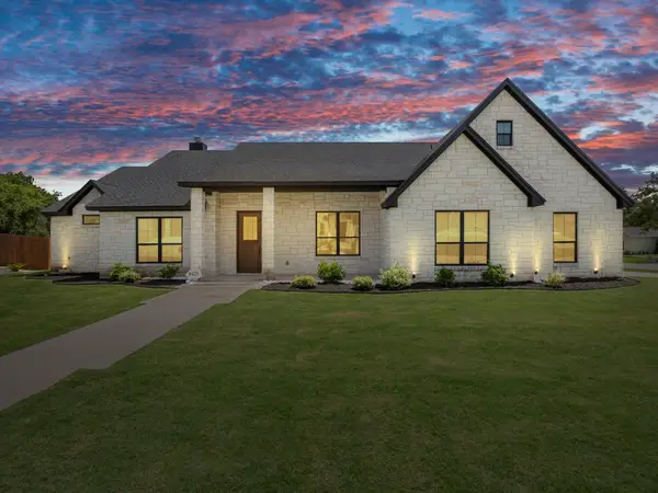 8425 Anna's Spring Dr, Salado, TX 76571