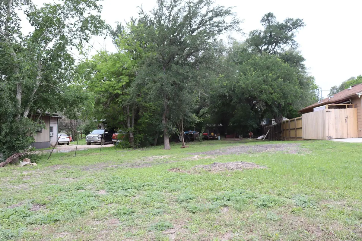 821 N Commerce St, Lockhart, TX 78644 - #1
