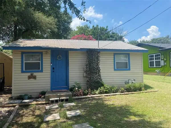 1007 Johnson St, Lockhart, TX 78644