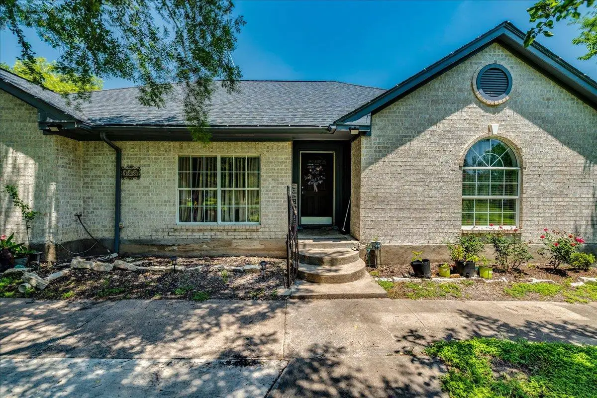 123 Crossroads Dr, Dale, TX 78616 - #1