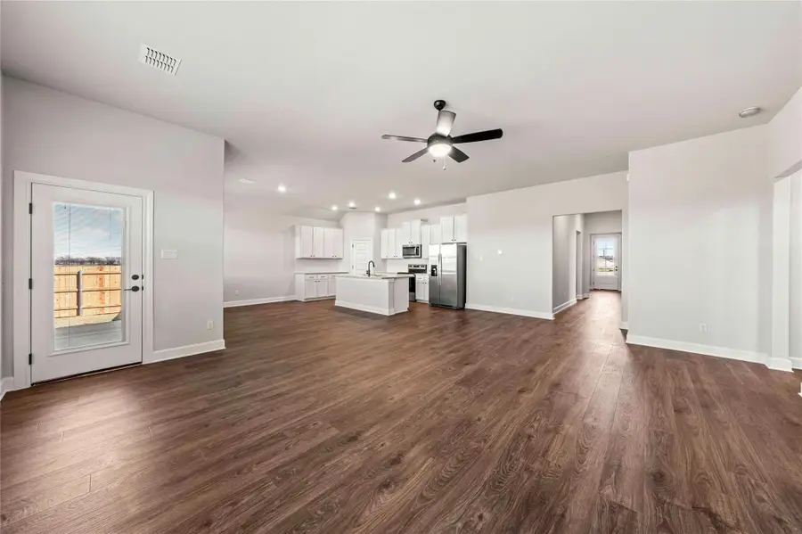 521 W Luna Blue Ln, Jarrell, TX 76537 - #3