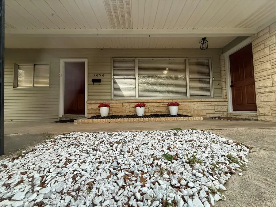 1404 Alcoa Ave, Rockdale, TX 76567 - #3