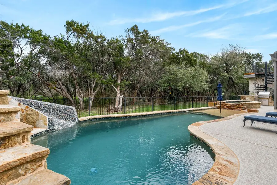 5 Leafdale Pt, The Hills, TX 78738 - #2