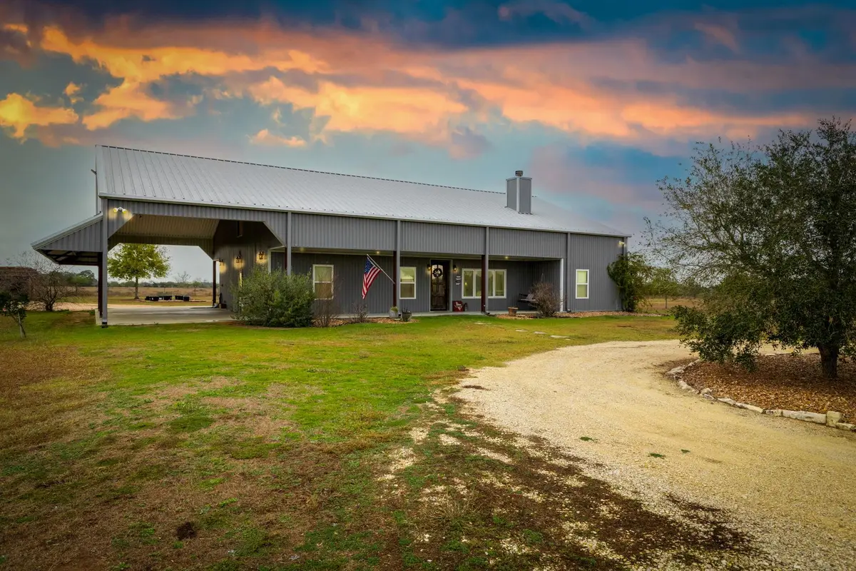 1138 Creekside Ln, Weimar, TX 78962 - #1