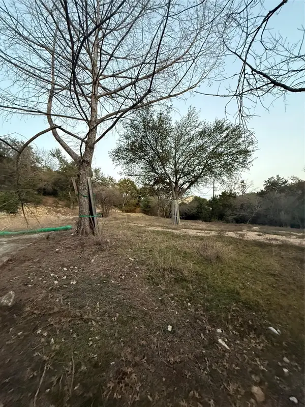 902 Yaupon Valley Rd, West Lake Hills, TX 78746