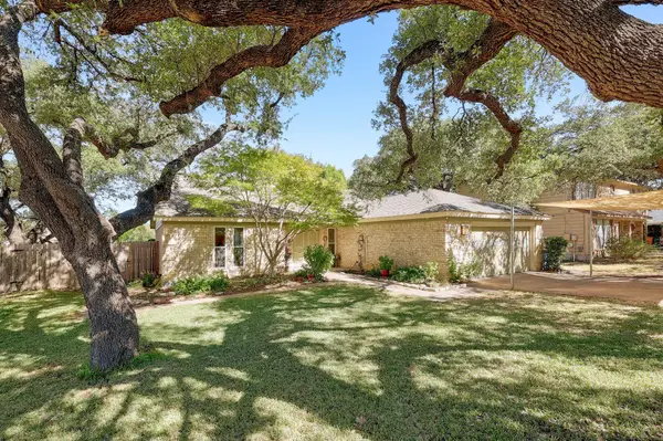 1400 Doonesbury Dr, Austin, TX 78758