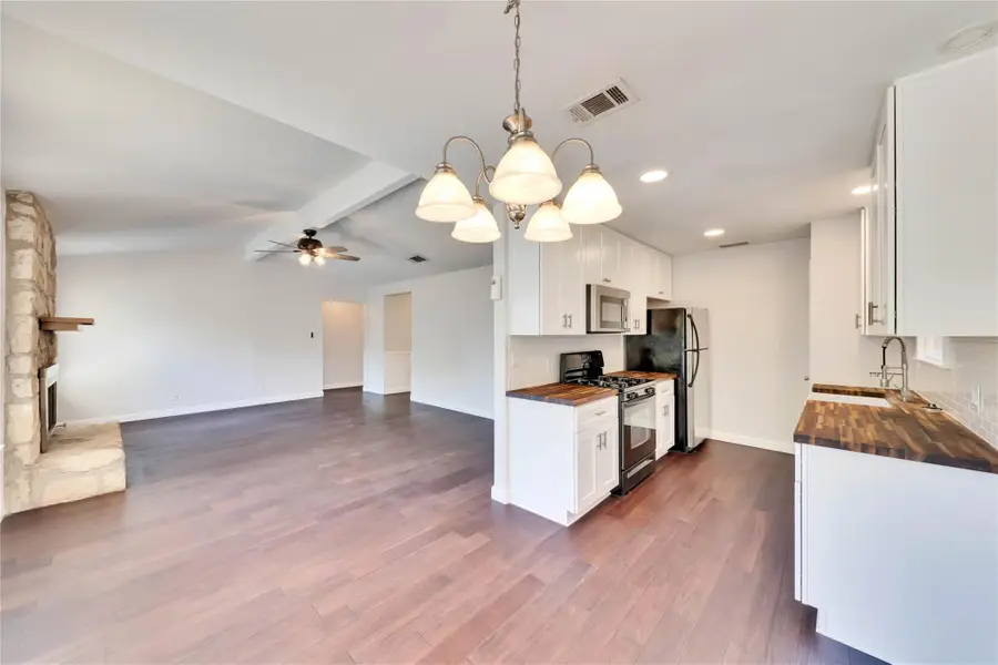 519 Yucca Dr, Round Rock, TX 78681 - #3