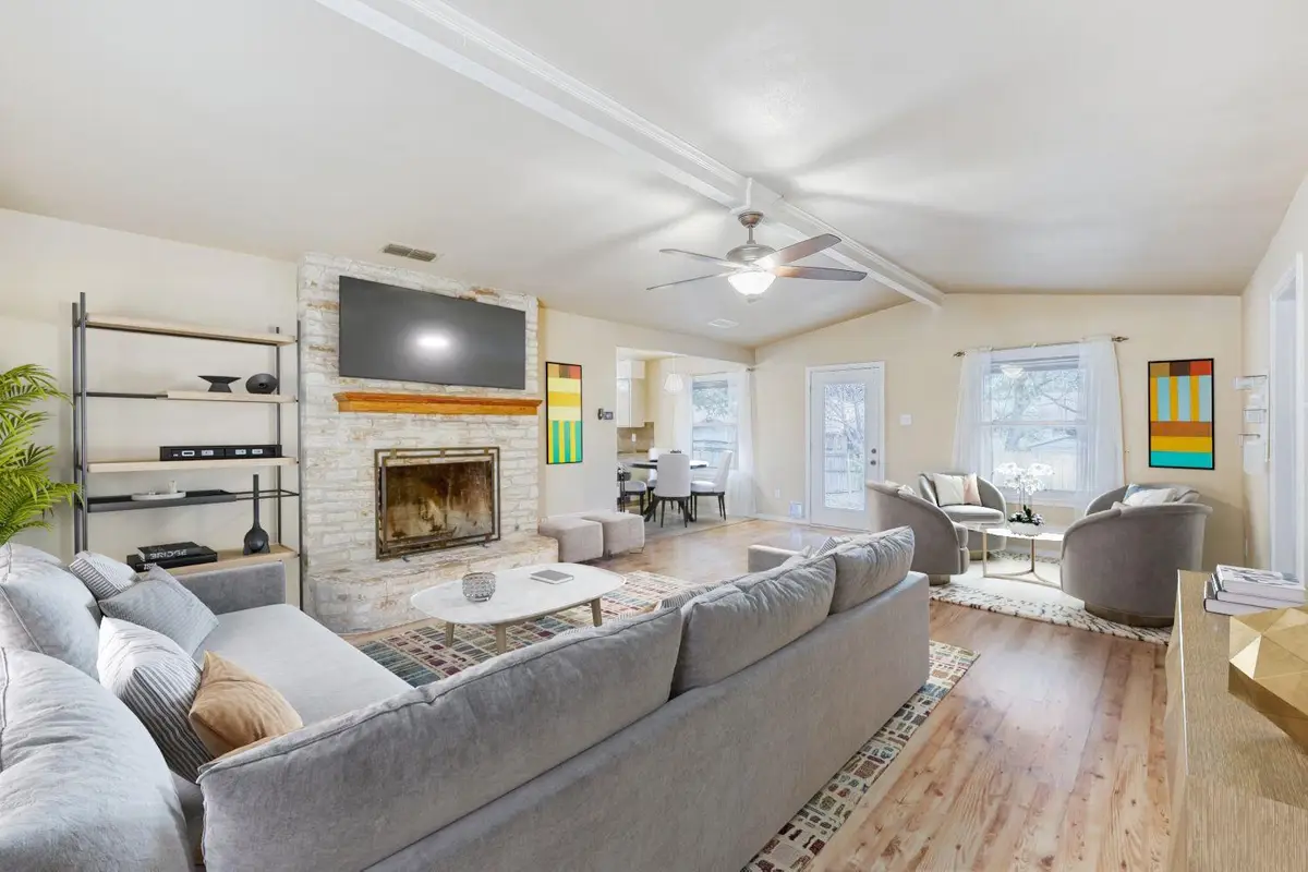 2114 Bel Air Dr, Taylor, TX 76574 - Image #1