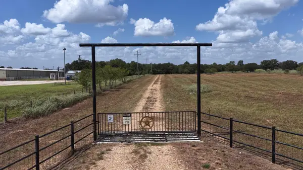 2496 Highway 304, Smithville, TX 78957