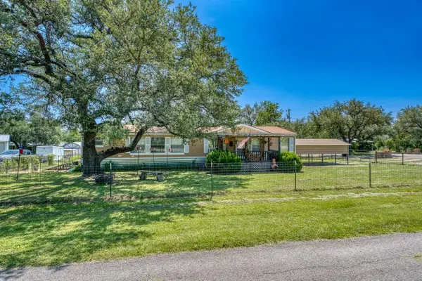 122 Heritage Dr, Johnson City, TX 78636
