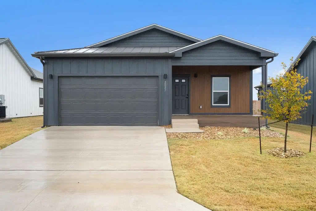 2027 Applewood Dr, Lockhart, TX 78644 - Image #1