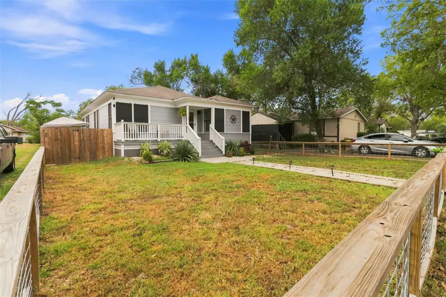 505 Lee St, Smithville, TX 78957 - #3