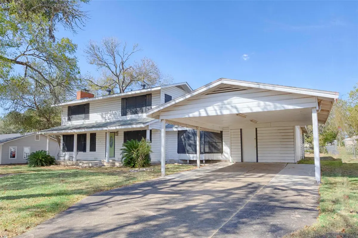 909 Eilers St, Schulenburg, TX 78956 - Image #1