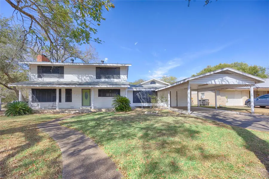 909 Eilers St, Schulenburg, TX 78956 - Image #3