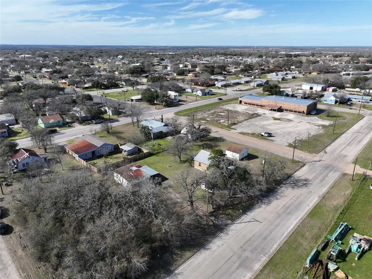 639 N Manse Ave, Giddings, TX 78942 - Image #1