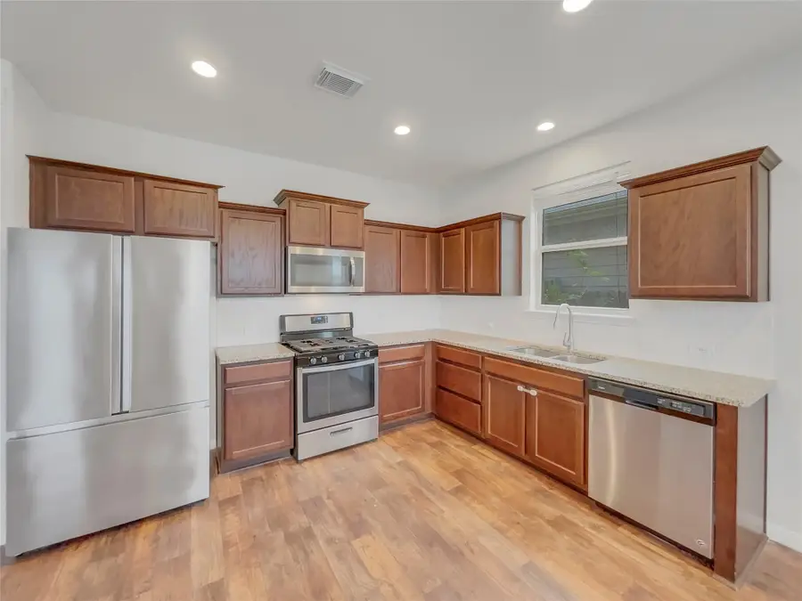 717 Twisted Oaks Ln, Buda, TX 78610 - Image #2