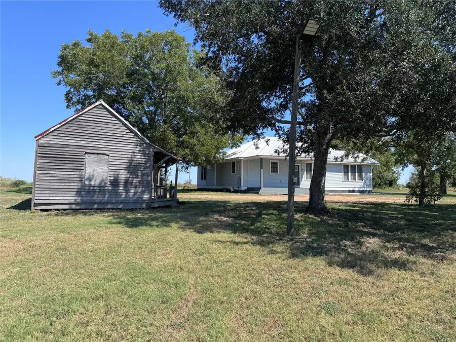 939 Knape Rd, La Grange, TX 78945 - Image #3