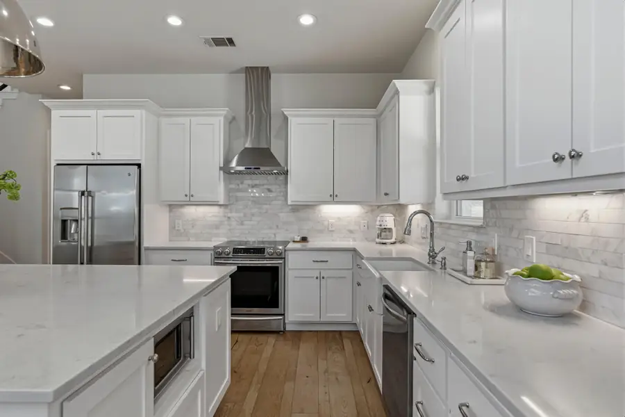 501 Alva Dr, Briarcliff, TX 78669 - #3