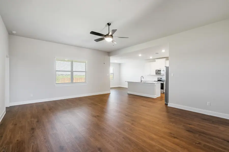 513 W Luna Blue Ln, Jarrell, TX 76537 - #3
