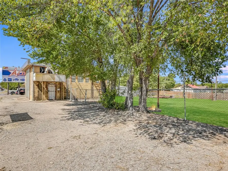 1010 N Main St, Taylor, TX 76574 - #3