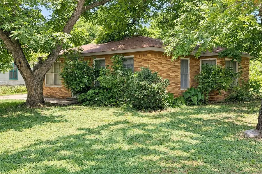 608 Green St, Rockdale, TX 76567 - #3