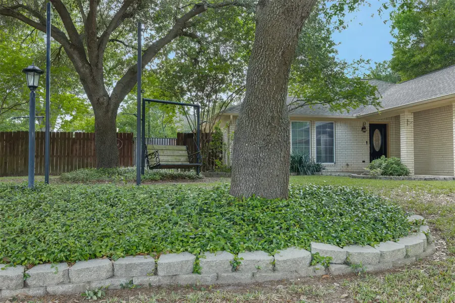 705 Palmer St, Rockdale, TX 76567 - #2