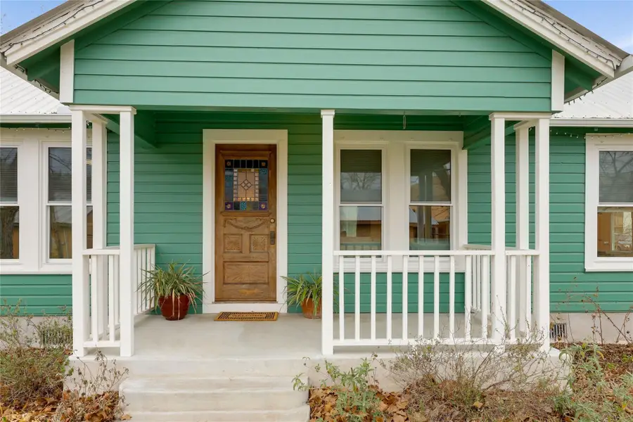 707 Bishop St, Smithville, TX 78957 - #3