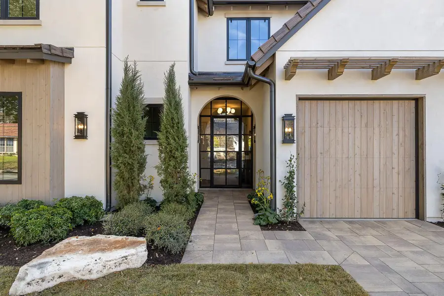 2705 Warren St, Austin, TX 78703 - #2