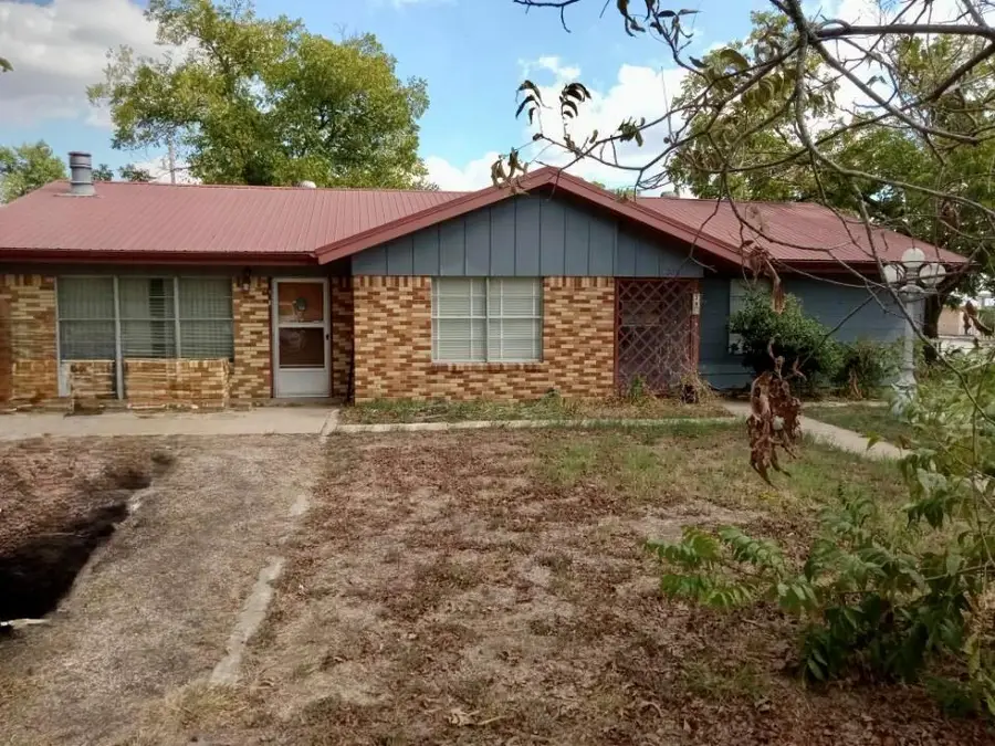 709 W 11th St, Elgin, TX 78621 - #2