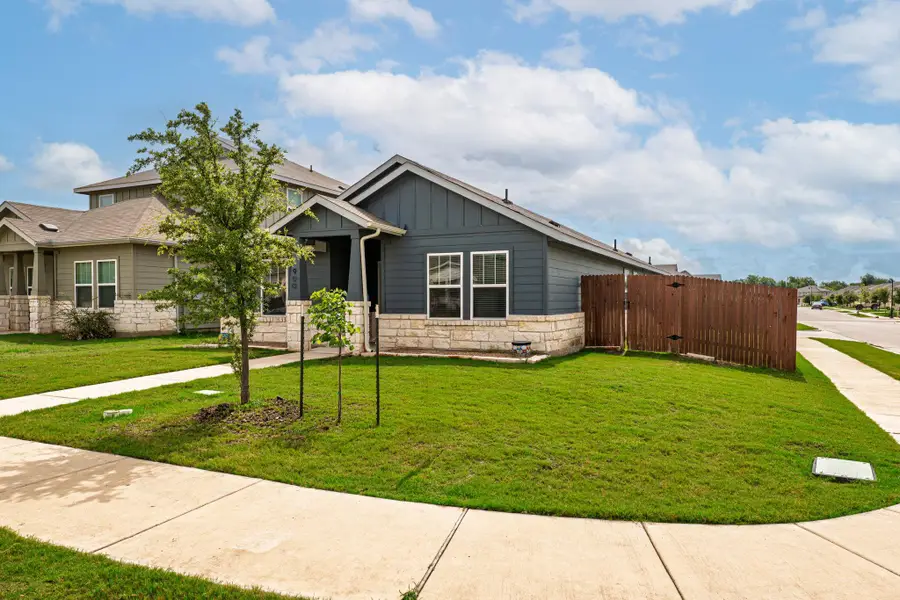 900 Main St, Hutto, TX 78634 - #2