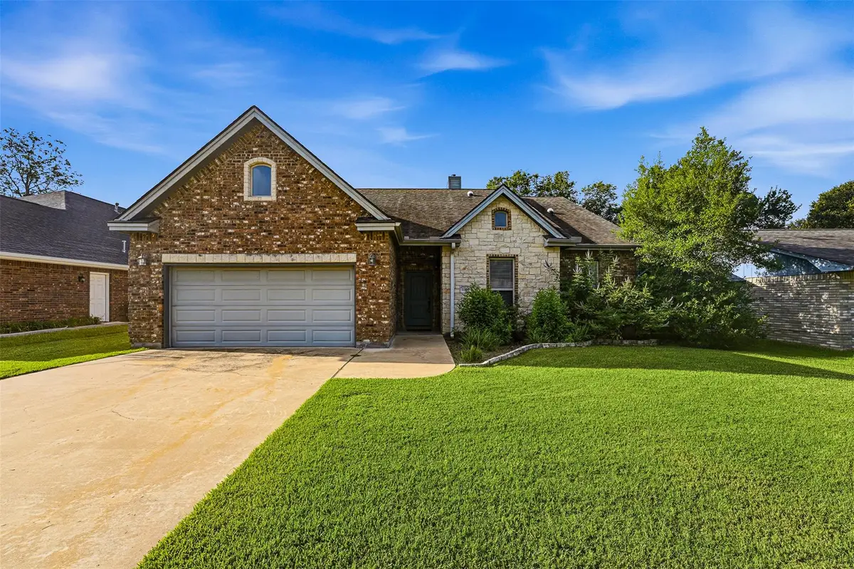 1338 Donovan St, Gonzales, TX 78629 - #1